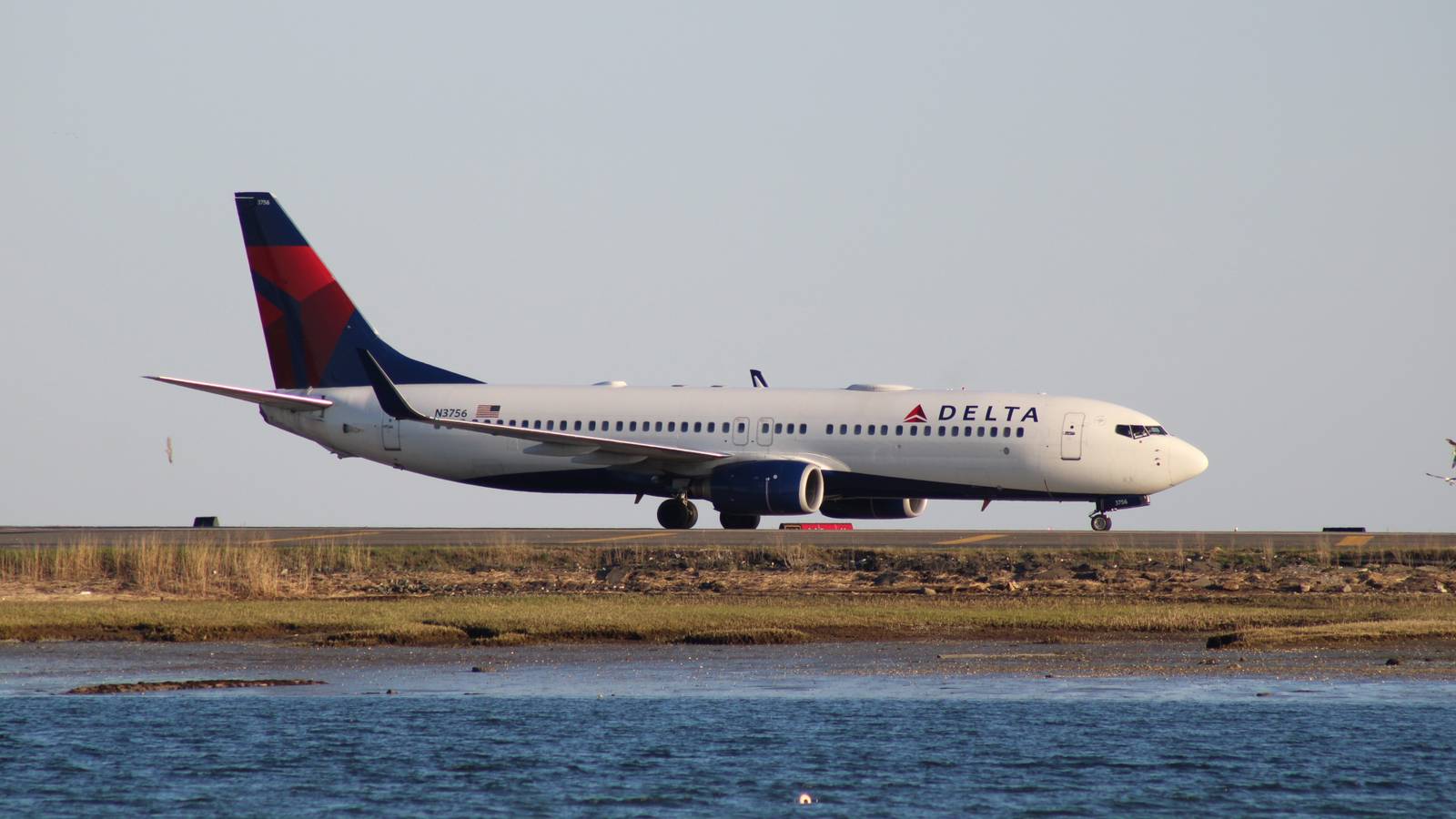 Delta Air Lines Boeing 737-800 Performs Go-Around In Boston To Avoid Collision
