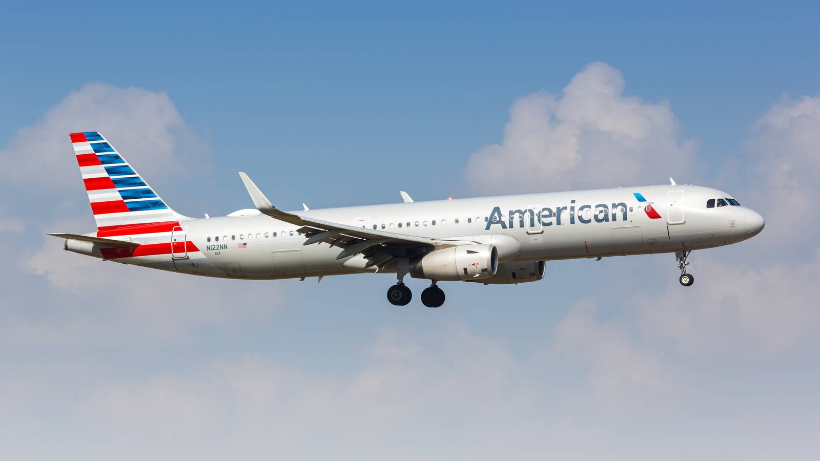American Airlines Airbus A321 Returns To Charlotte After Lightning Strike
