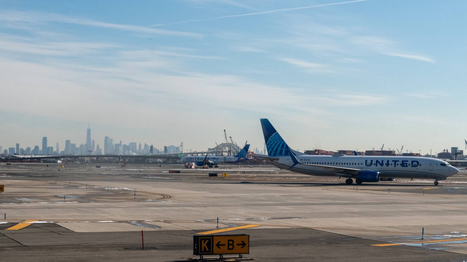 Flights Delayed Nearly 3 Hours At Newark Liberty International Airport After Starbucks Fire