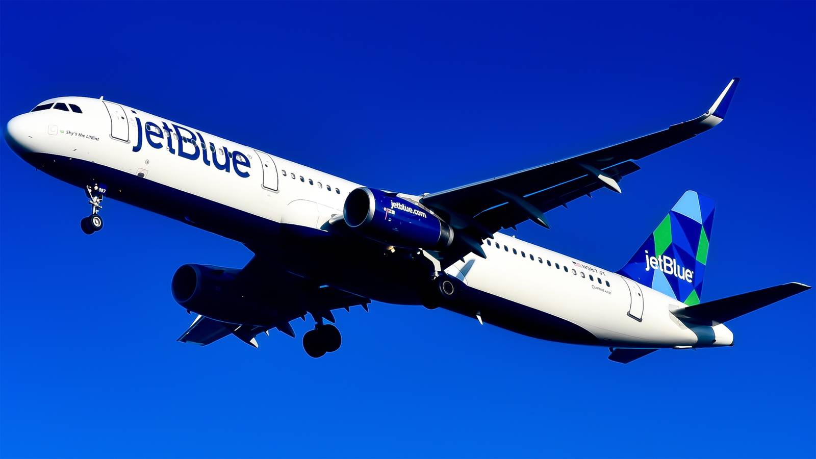 JetBlue Removes Hot Meals From Transatlantic Core Menu
