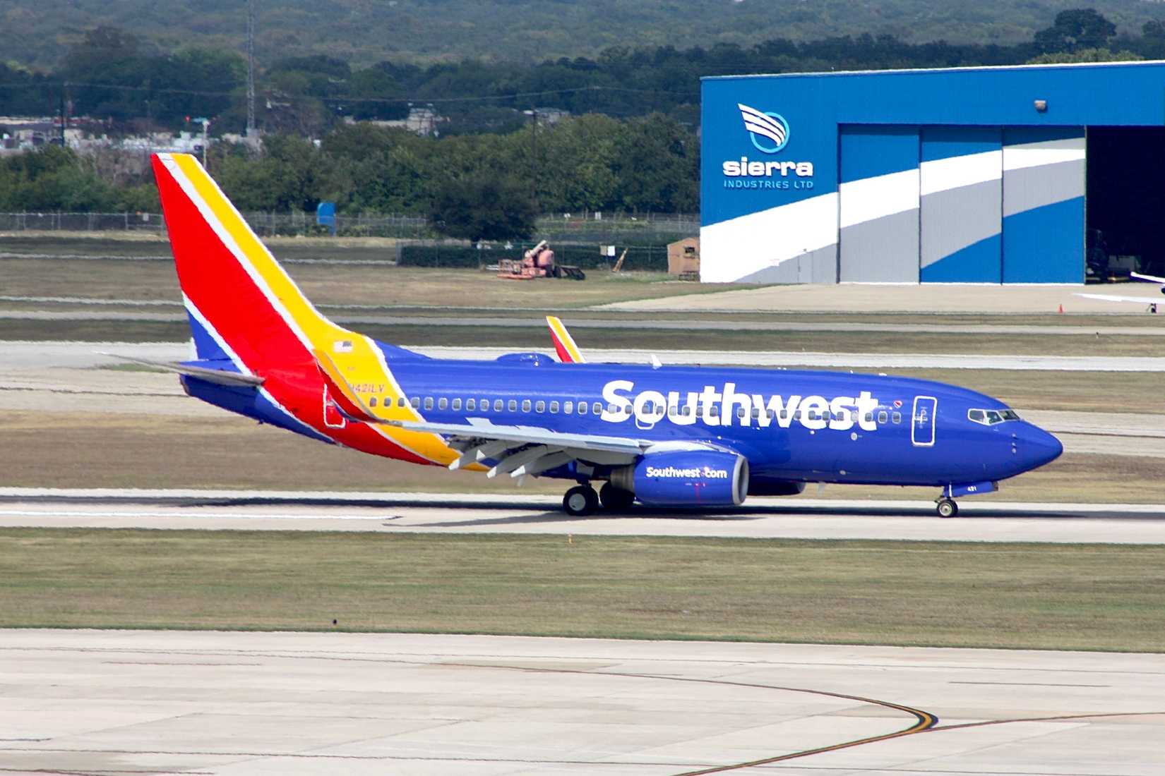 Southwest Airlines Boeing 737-700 taxiing at SAT