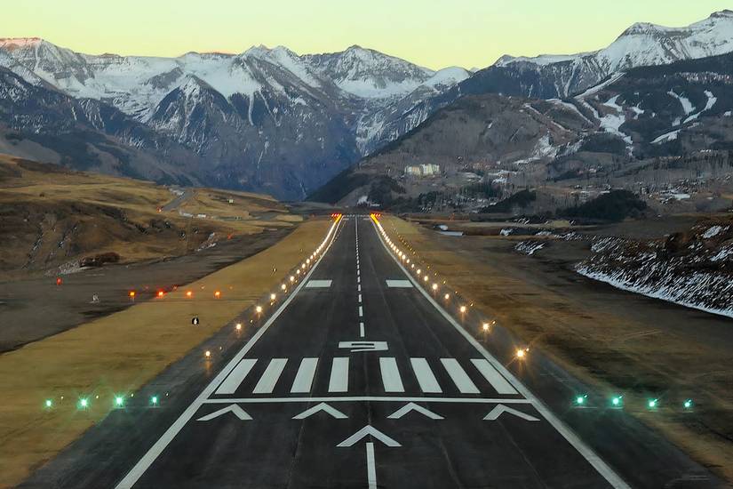 What Are The Main Challenges Facing Pilots At Mountain Airports In The US?