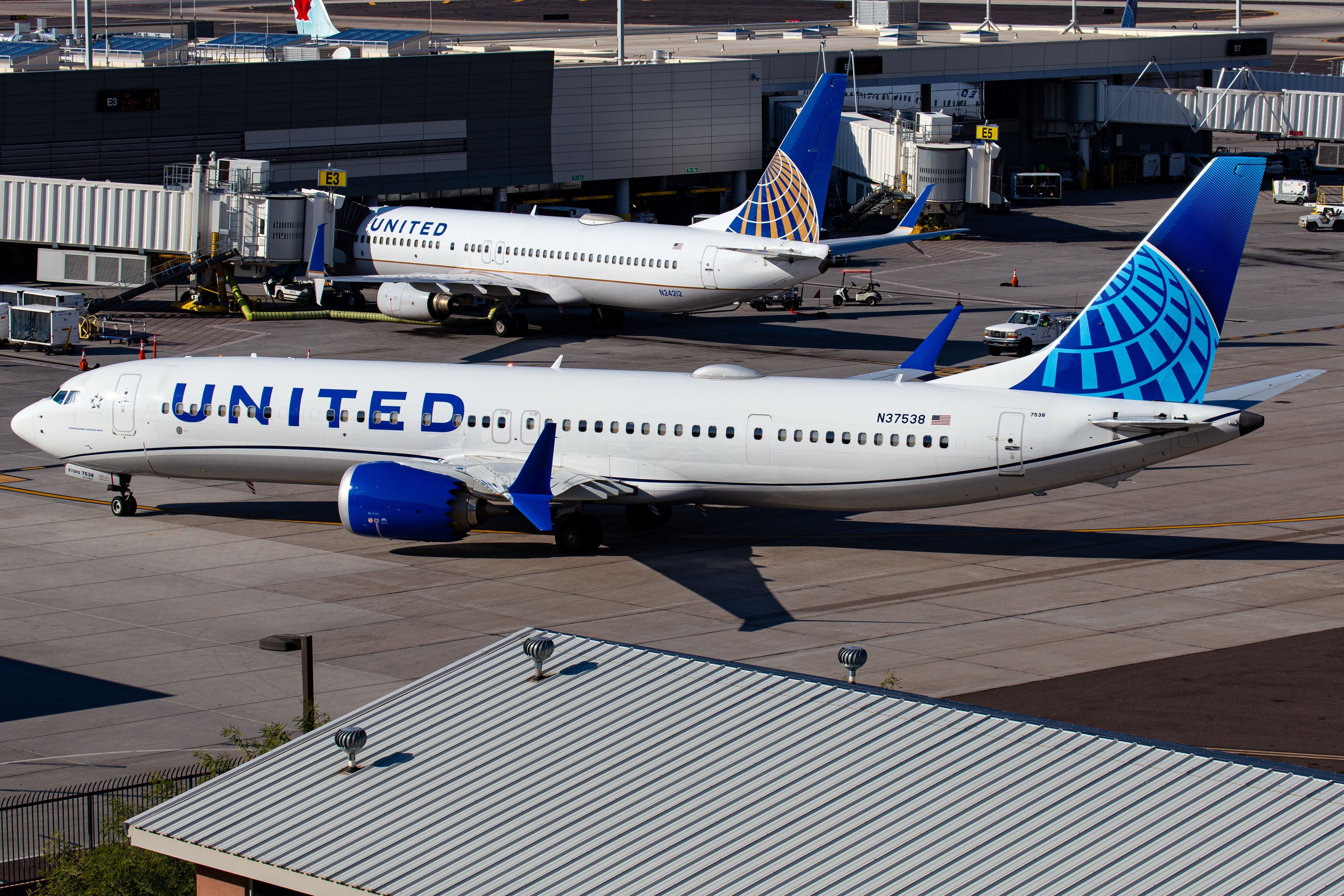 Flight Attendants Union Objects To United Airlines' Stock Buyback Plans