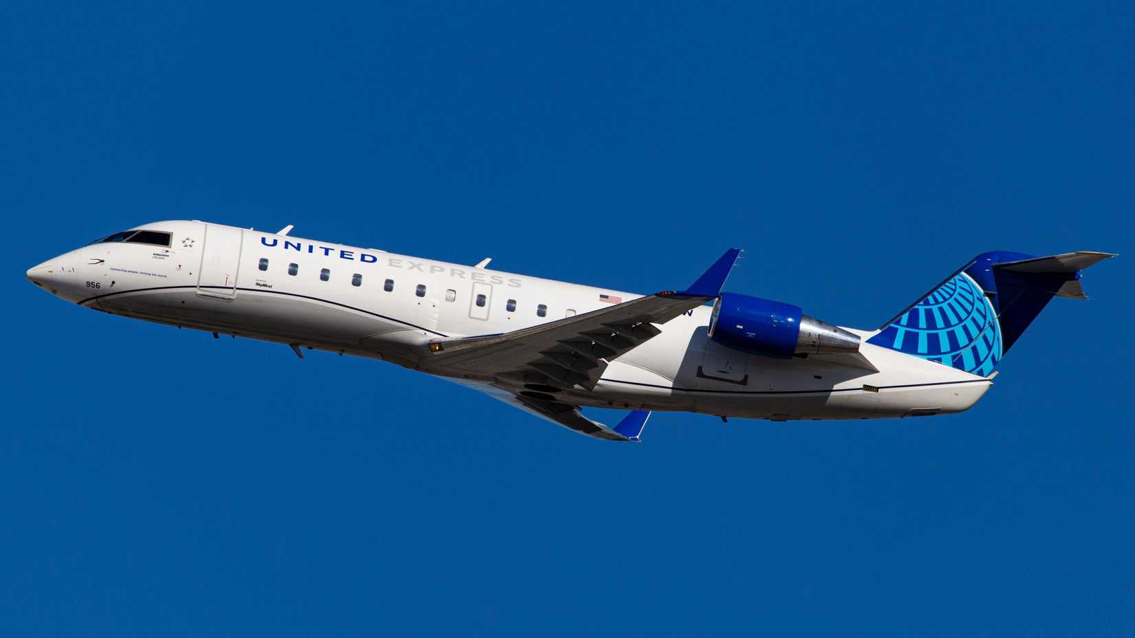 United Express CRJ200 departing