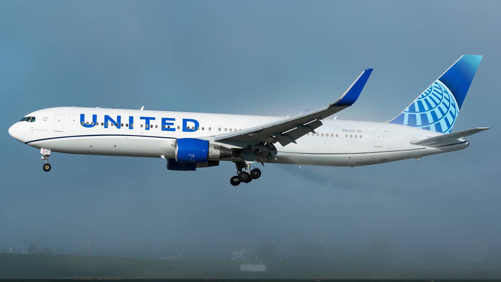 Just 167 Seats: Where United Airlines’ High Premium Boeing 767s Will Fly This Winter