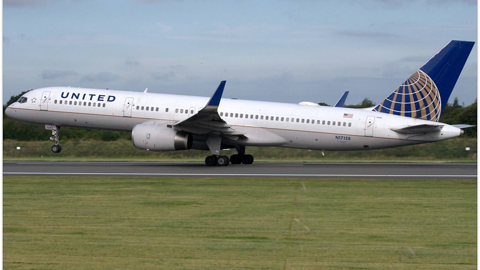 United Airlines Boeing 757-200 Diverts To Pittsburgh Due To Cabin Error