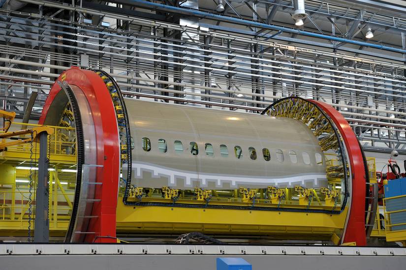 Boeing 787 center fuselage produced by Leonardo