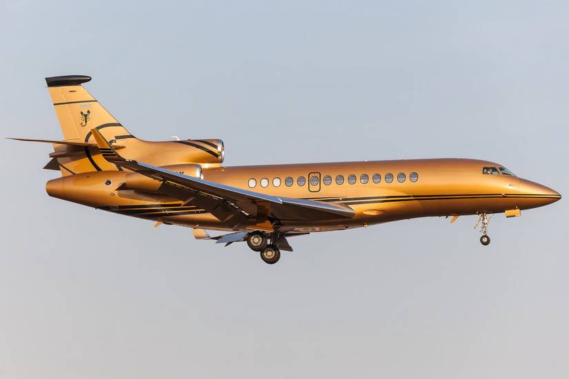 Dassault Falcon 7X on finals at Vnukovo International Airport