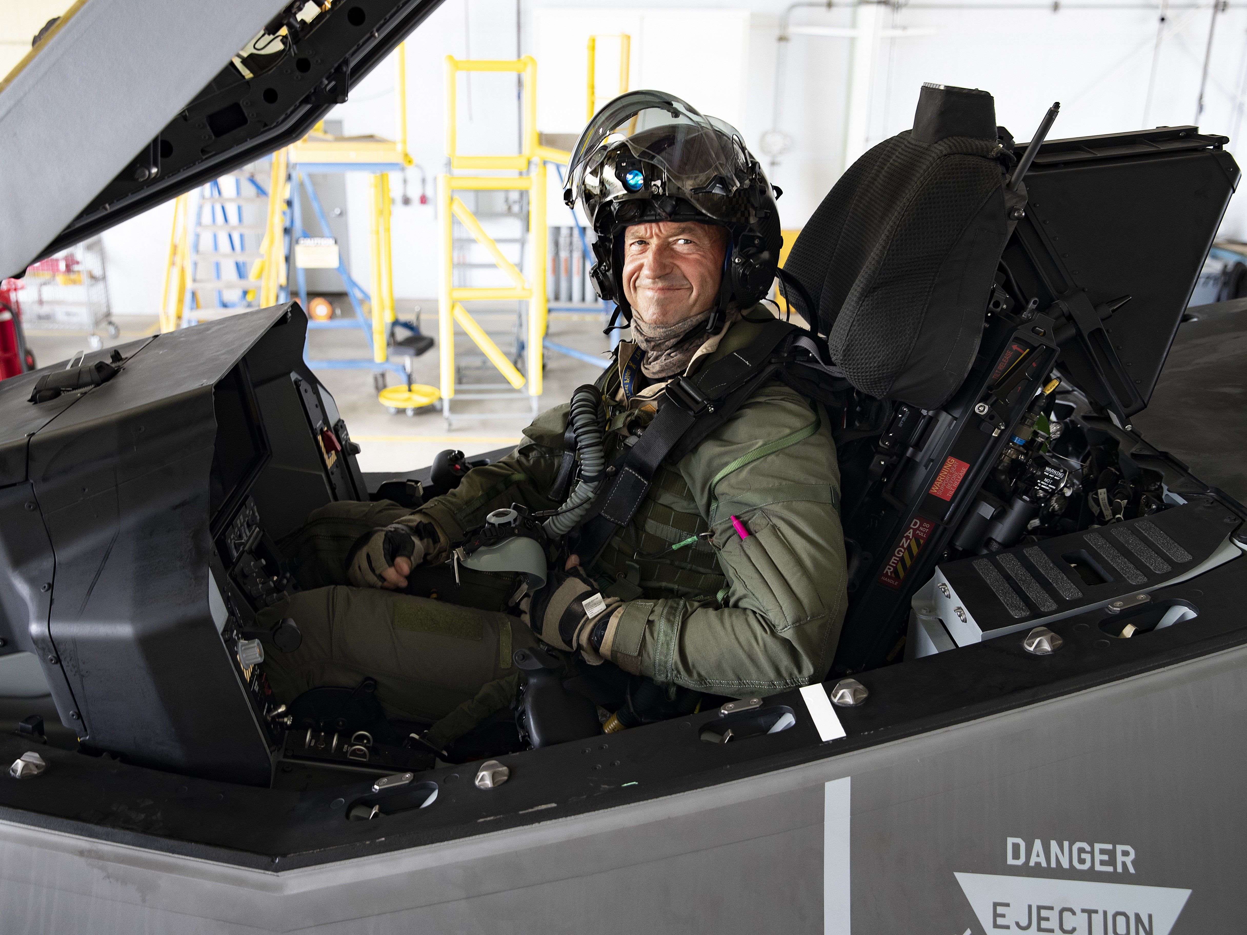 Elon Musk Claims F-35s Are A Failure & Crewed Jets Are Obsolete: Experienced Test Pilot Disagrees