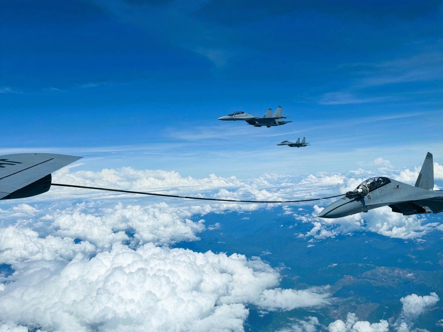 Washington ANG KC-135 Refuels Malaysian Sukhoi Su-30MKM