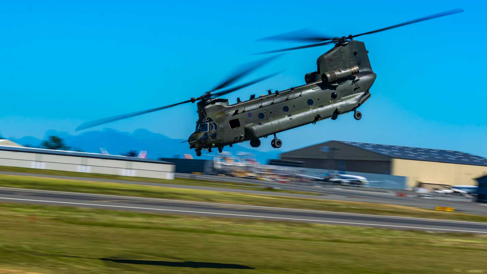 SF Panning Low-Flying Chinook HC.6 Over KPAE - 16x9_JAK