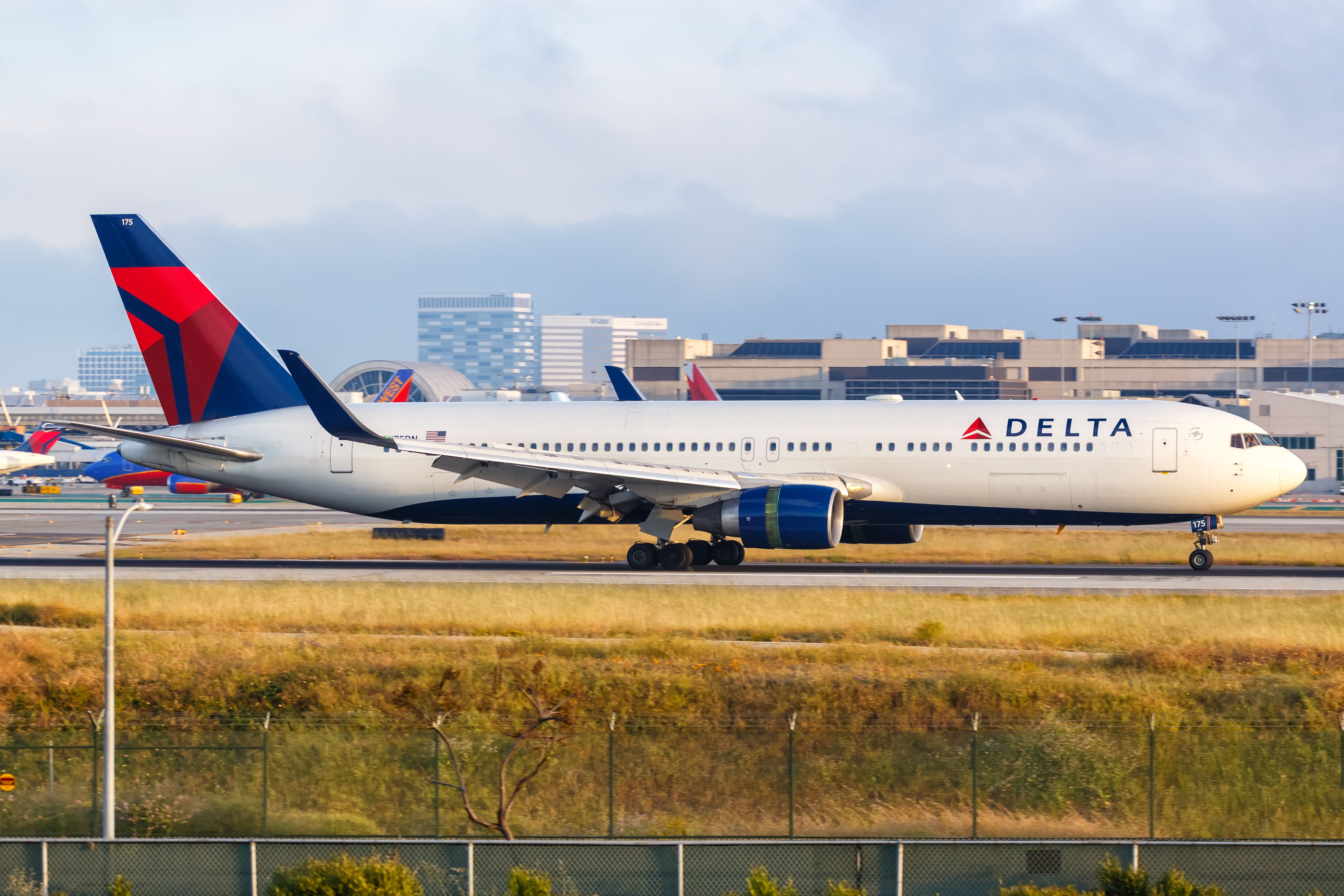 “Memorable Meals”: Delta Air Lines Introduces New Wine Selections & Seasonal Inflight Menu
