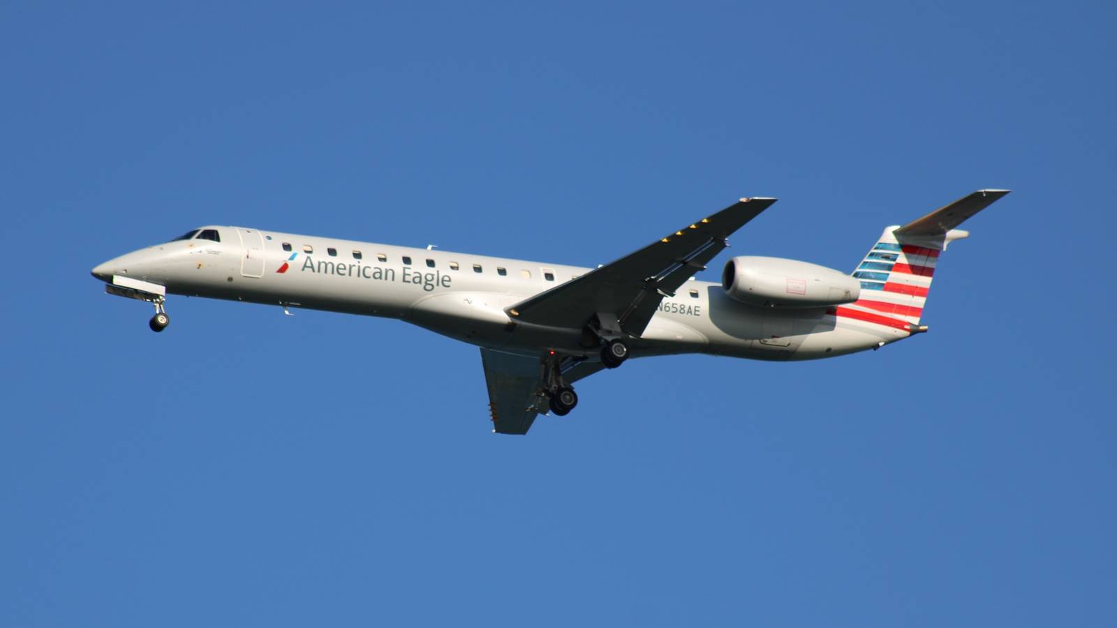 American Eagle ERJ145 Returns To Philadelphia Following Engine Failure