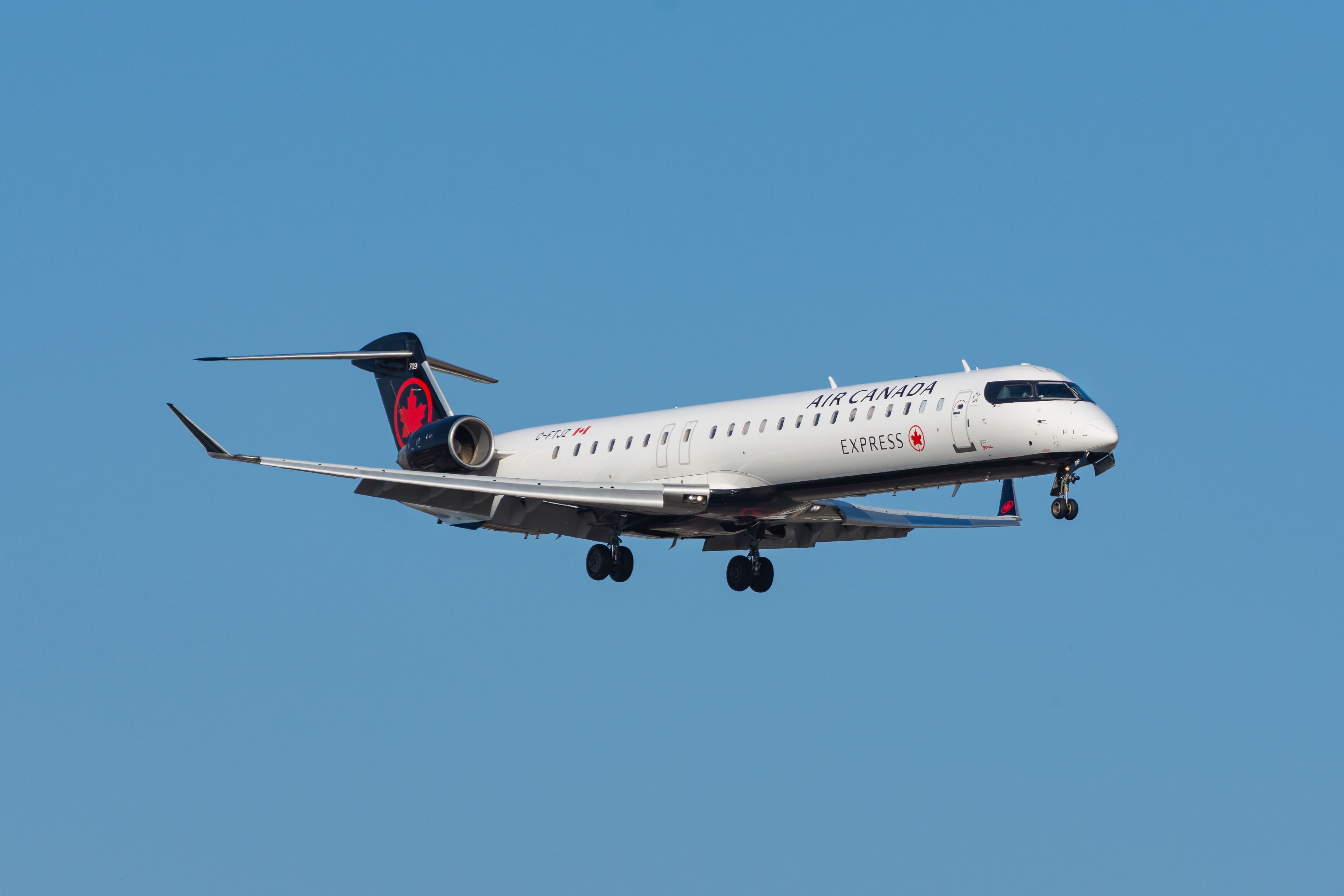 クラシック Jazz Flight Jazz CRJ900 Returns To Montreal Following Burning Smell In Cockpit