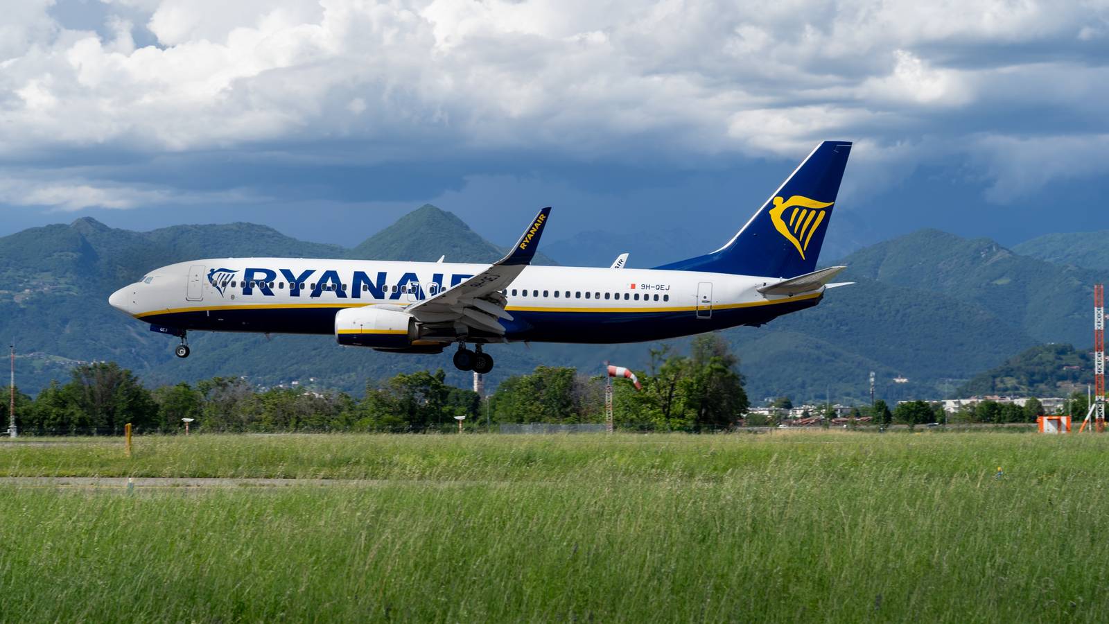 Ryanair To Appeal After European LCCs Fined €179 Million Over Baggage Fees
