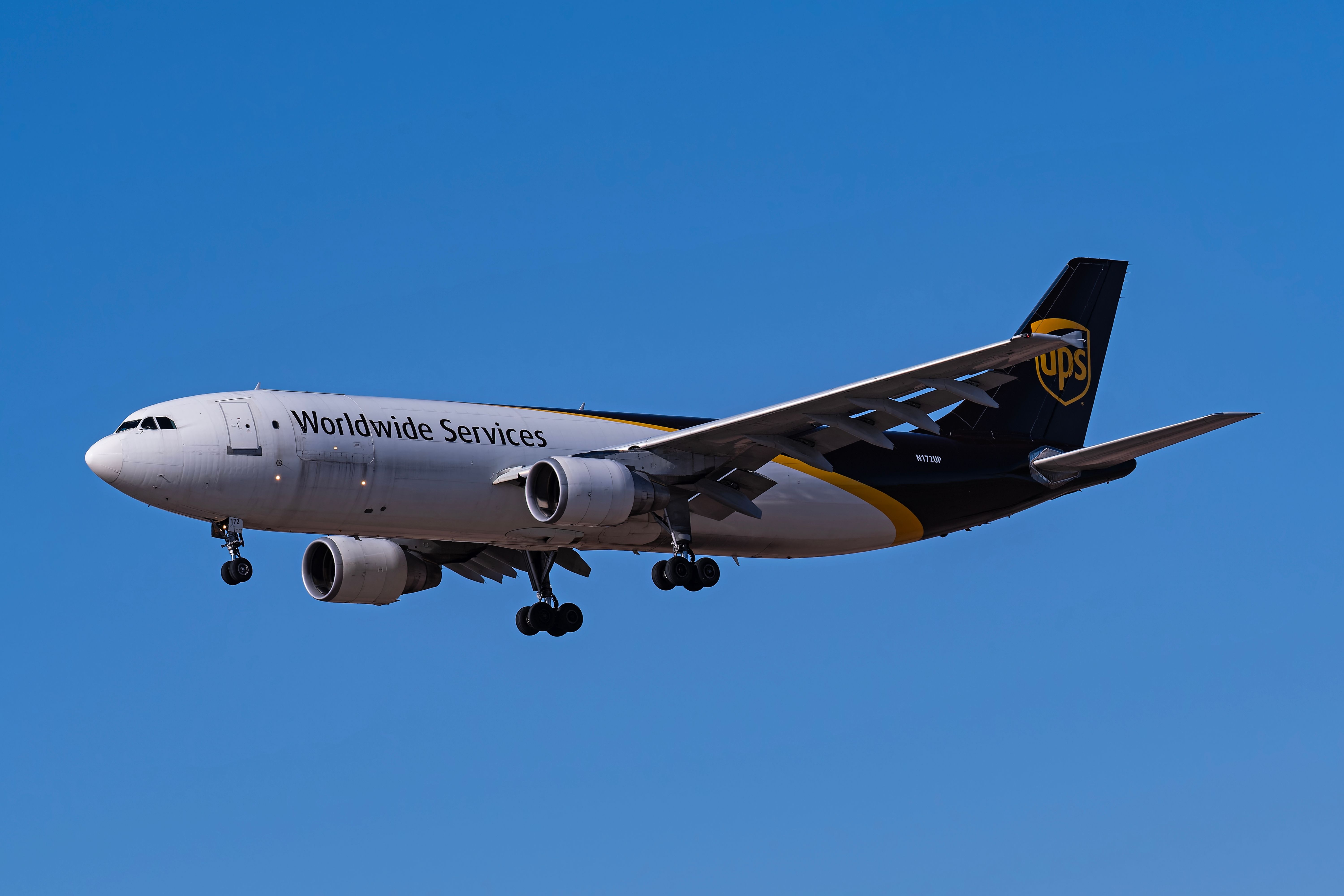UPS Airbus A300-600F Damaged After Tail Strike During Landing In Louisville