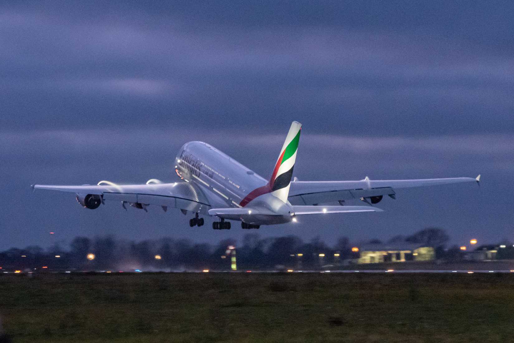 What It Costs To Fly First Class On The World's 7 Longest Nonstop ...