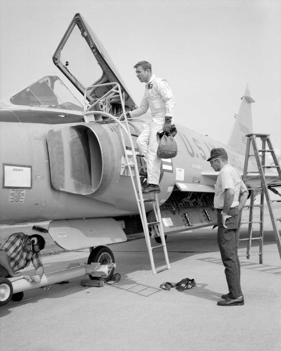 Convair F-102 Delta Dagger: What Went Wrong With The World's 1st ...
