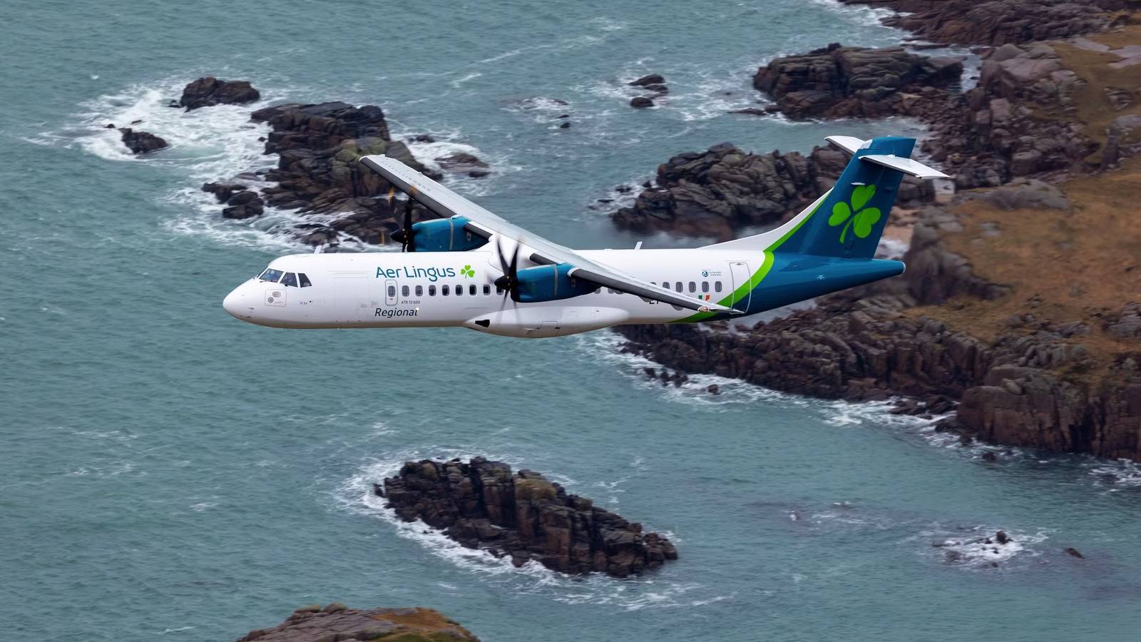 Emerald Airlines ATR72 Nose Wheel Collapses At Belfast City