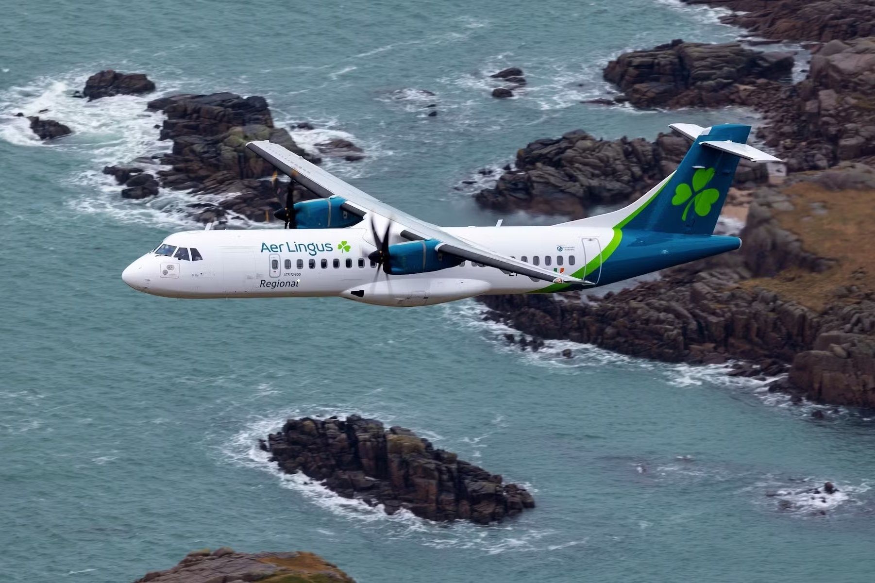 Emerald Airlines ATR72 Nose Wheel Collapses At Belfast City