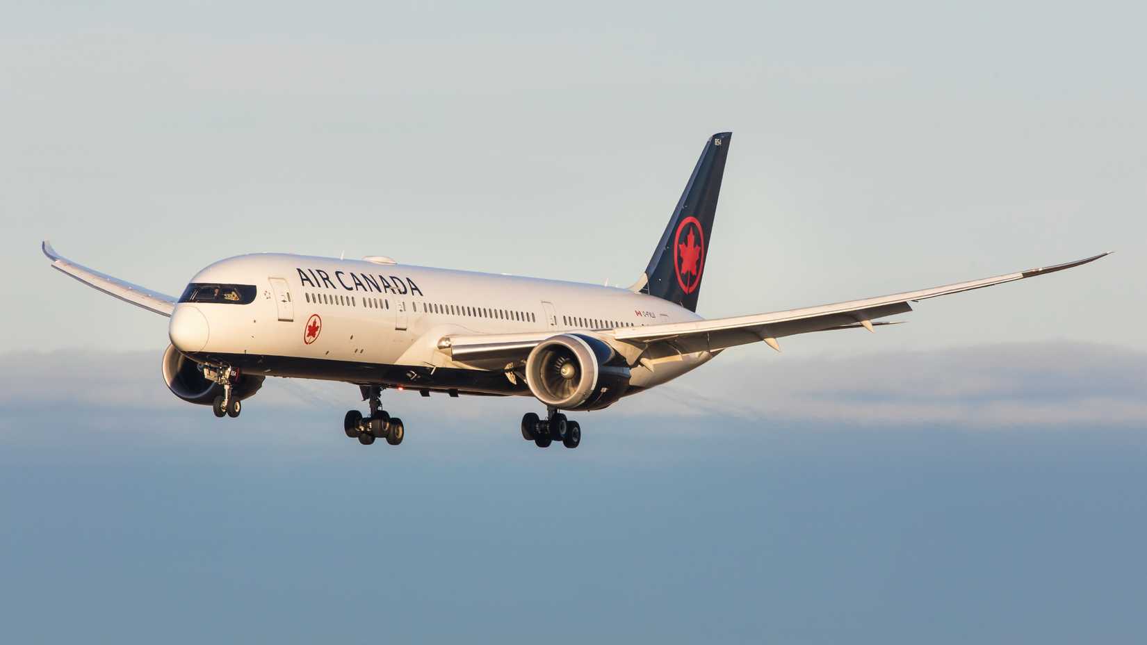 Air Canada Boeing 787-9 final approach