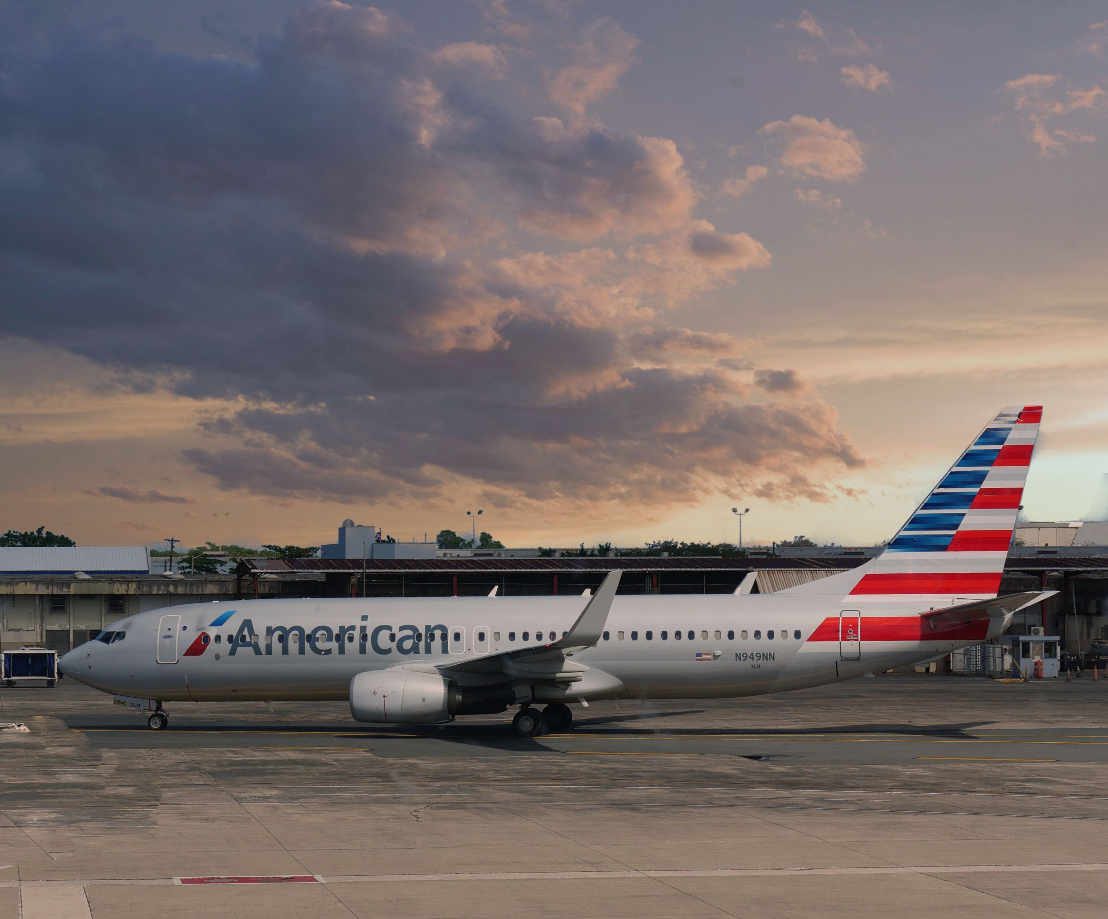 Hydraulic Issues Force American Airlines Boeing 737-800 Diversion