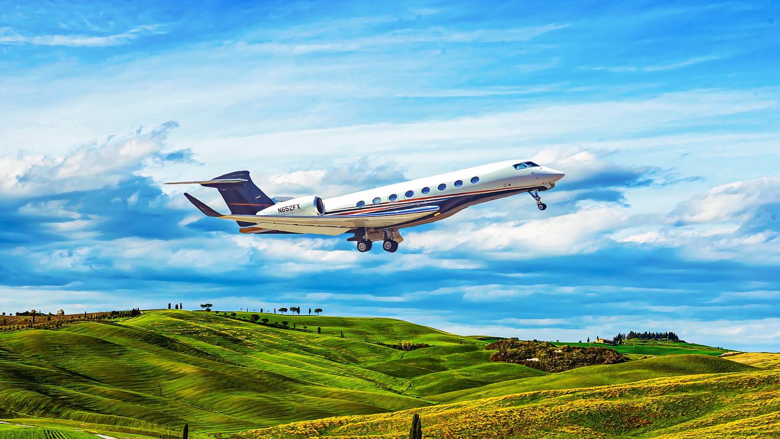 A Guide To The Salary Of Private Jet Crew Members In The US