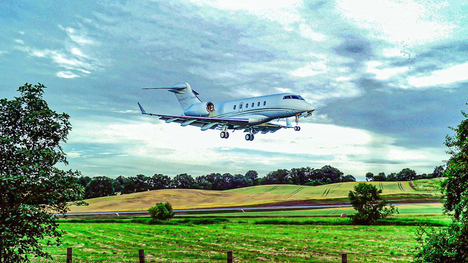 The Rise of Super Midsize Jets: Features and Benefits