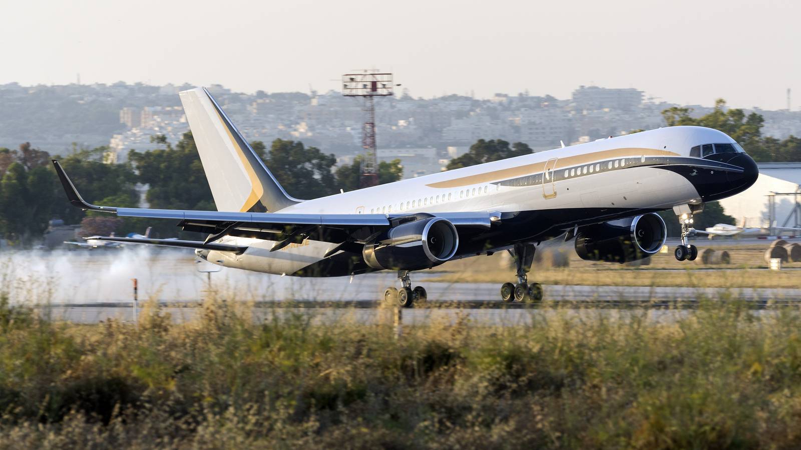 FAA Calls For More Frequent Boeing 757 Inspections For Cracks In Upper Frame