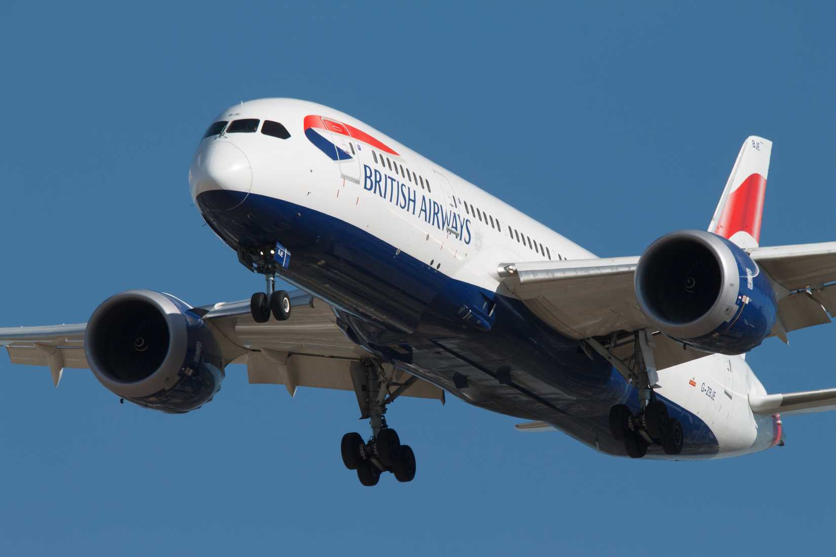 British Airways Boeing 787-9 landing in Calgary, Canada