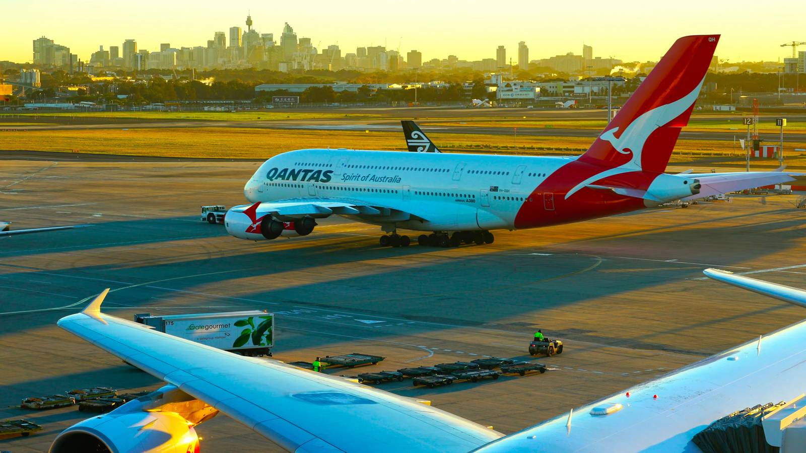 Qantas Settles Baggage Handlers Dispute With AU$120 Million Payout