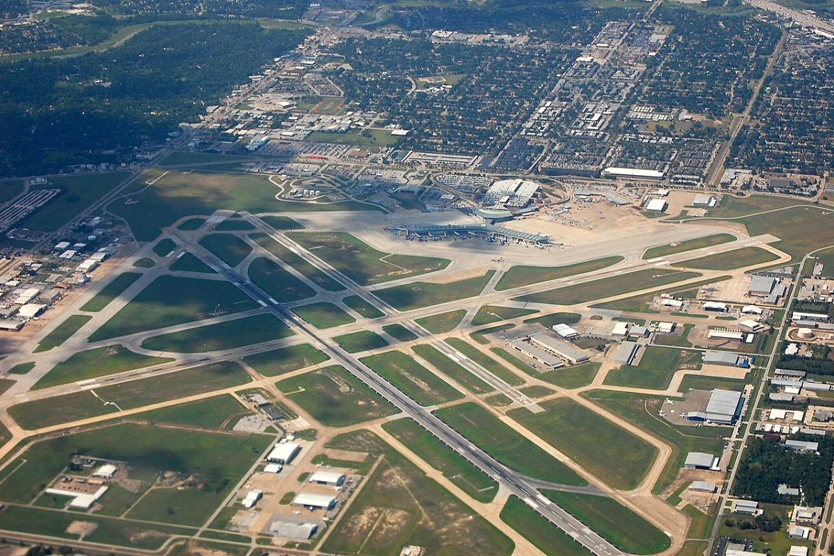 Houston Hobby Airport Reopens Runway After Months-Long Improvement Project