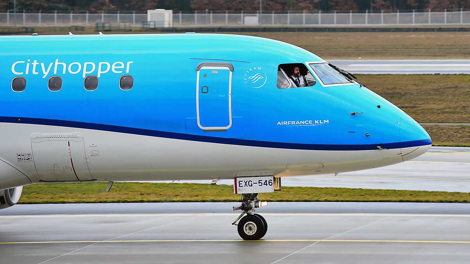 KLM Cityhopper Embraer E175 taxiing