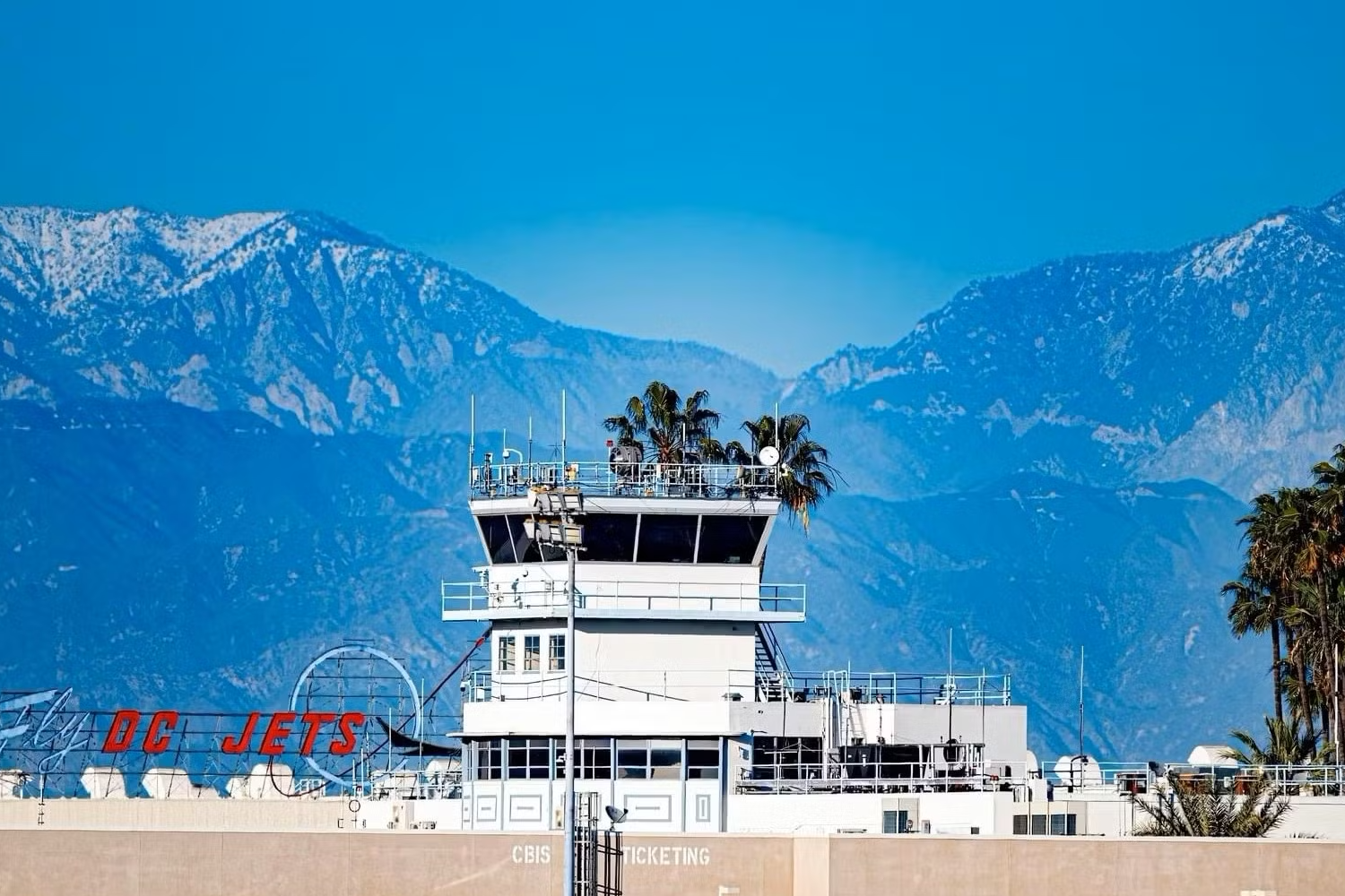 Long Beach Airport Braces For Holiday Travel Congestion Due To Construction Project