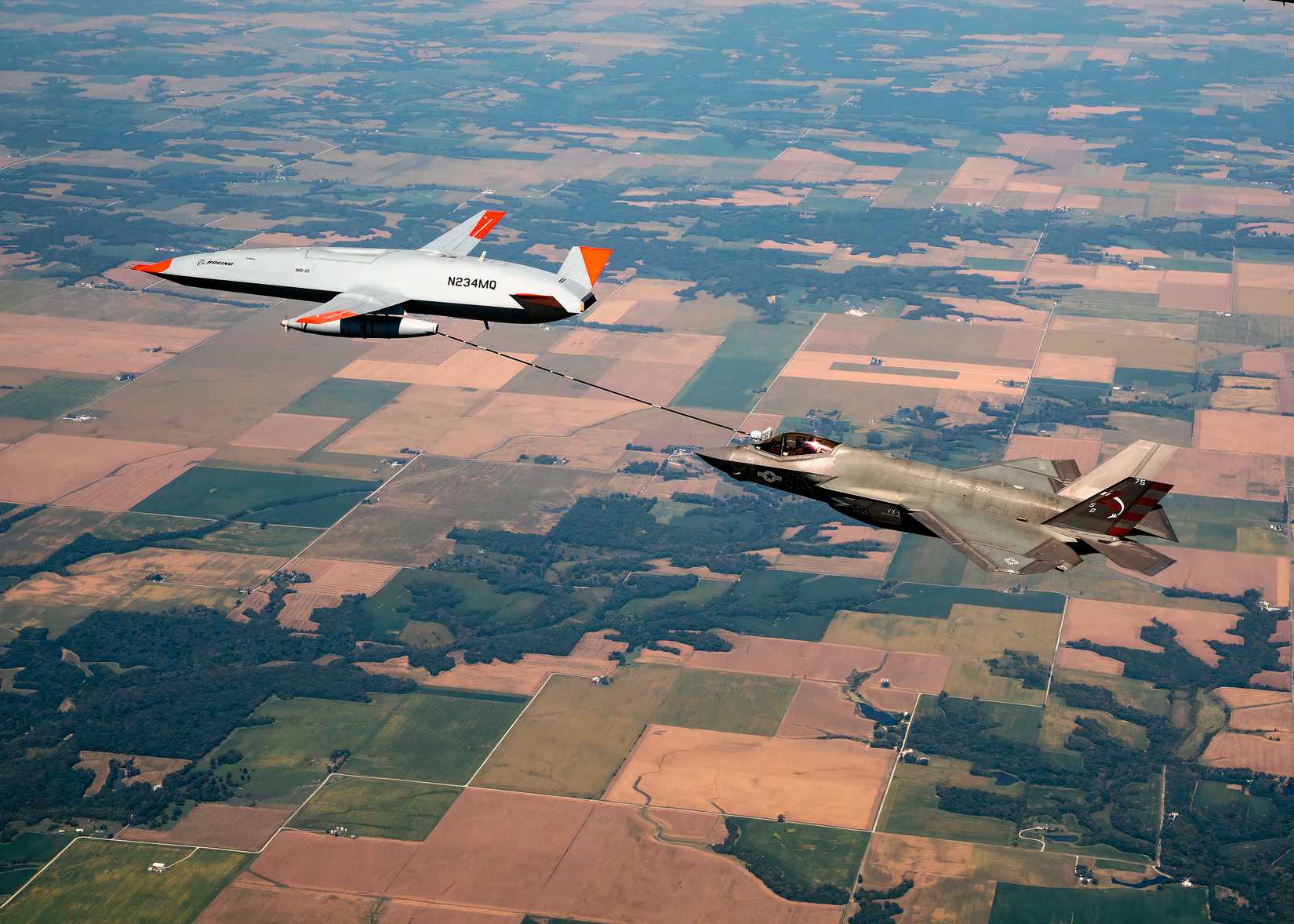 MQ-25_refuels_F-35C