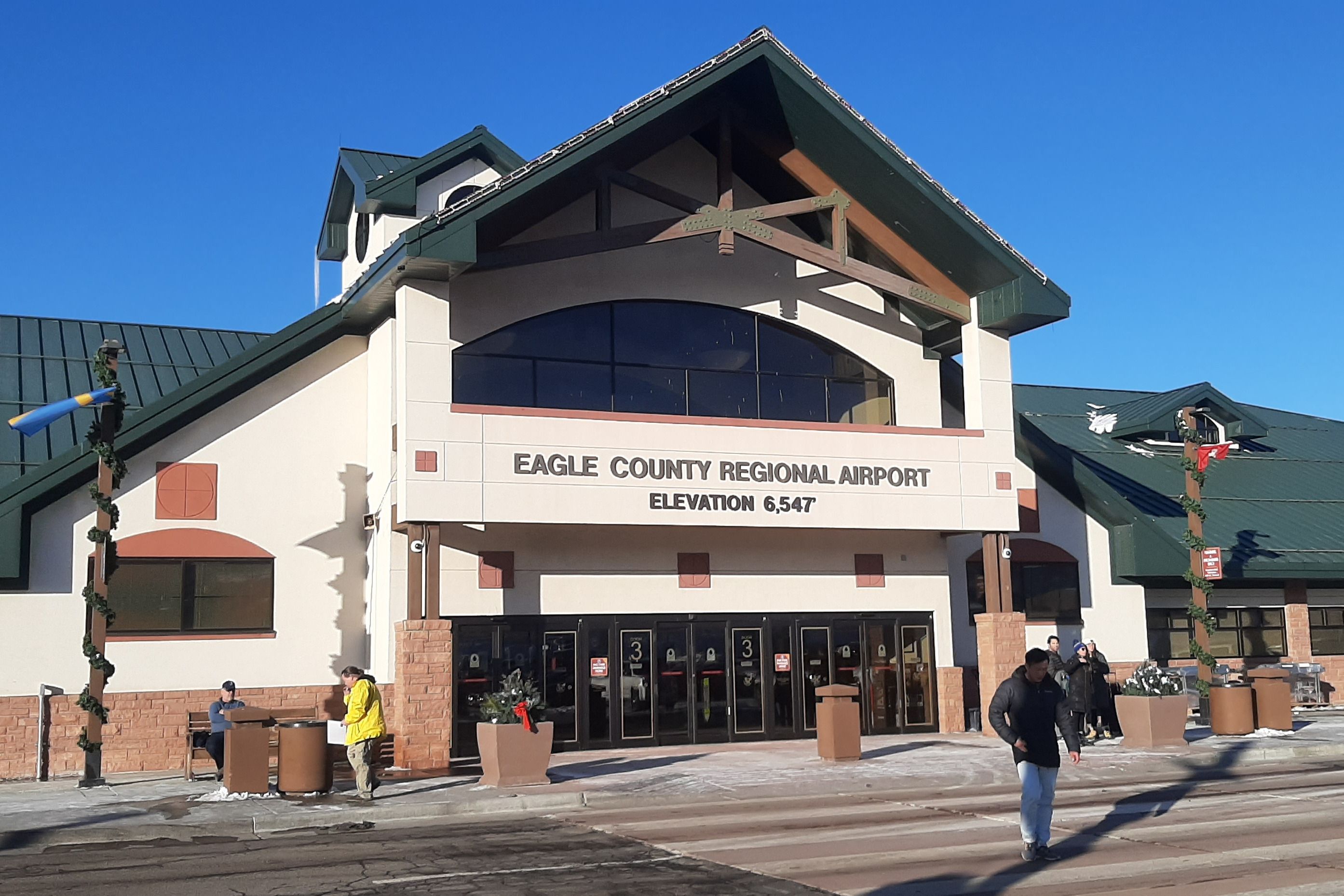 Frontier Airlines Begins 3 New Direct Flights Into Vail's Eagle County Regional Airport
