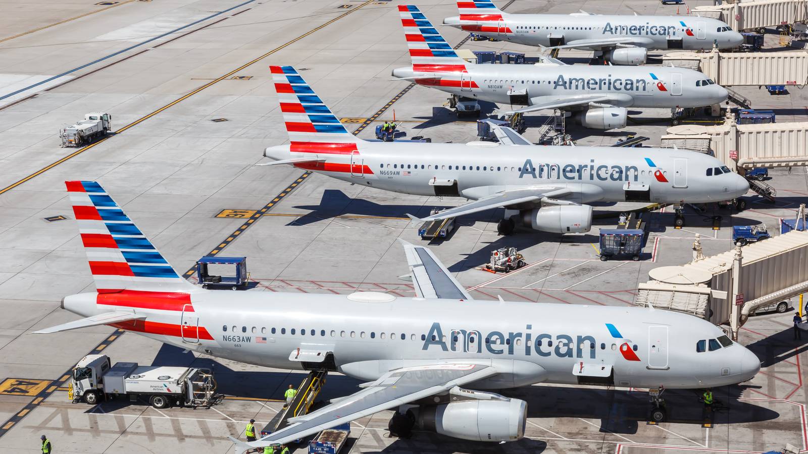 Breaking: American Airlines Grounds All Flights On Christmas Eve