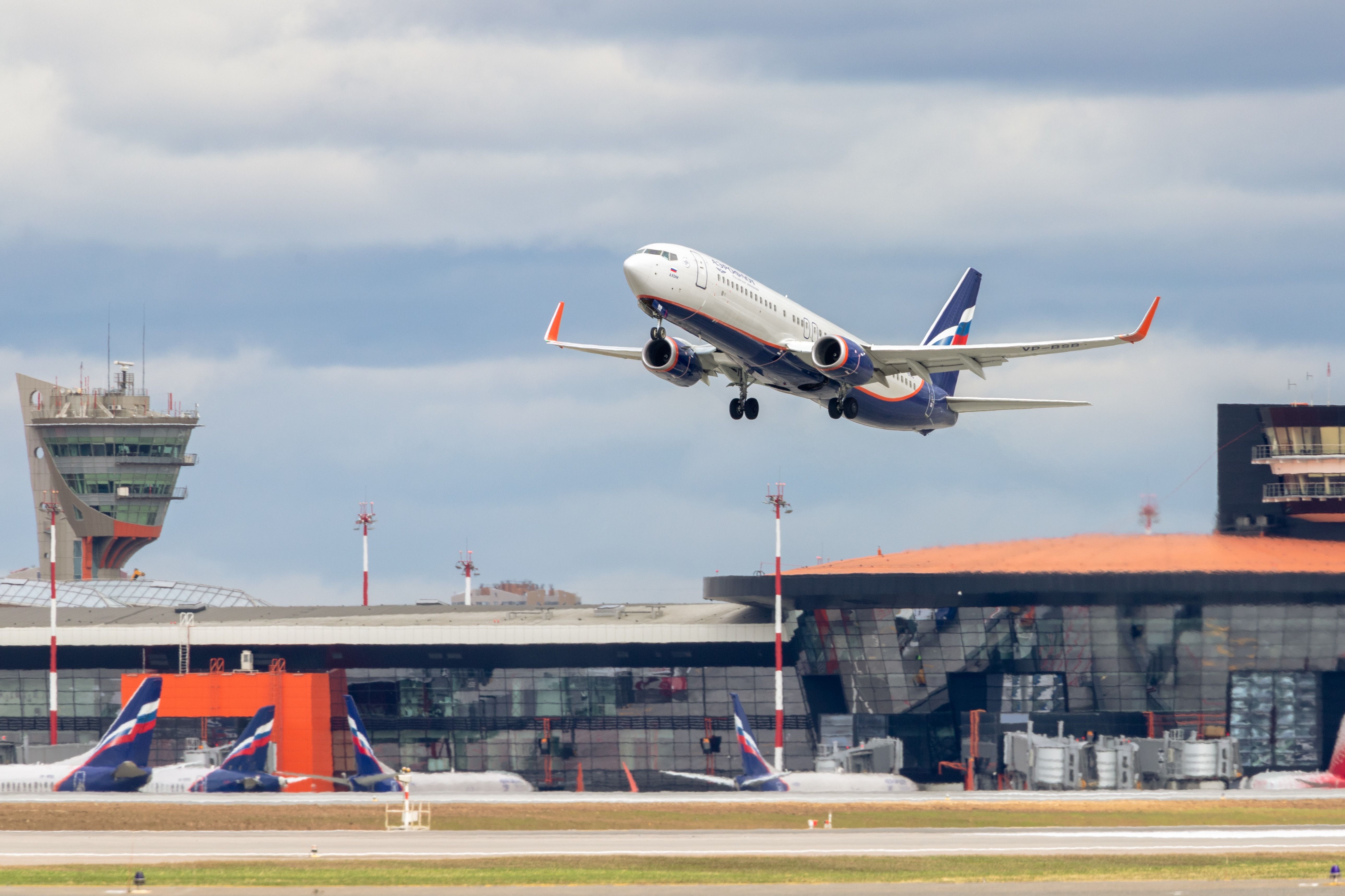 Officials Close Moscow's 4 Airports Temporarily Over Safety Concerns