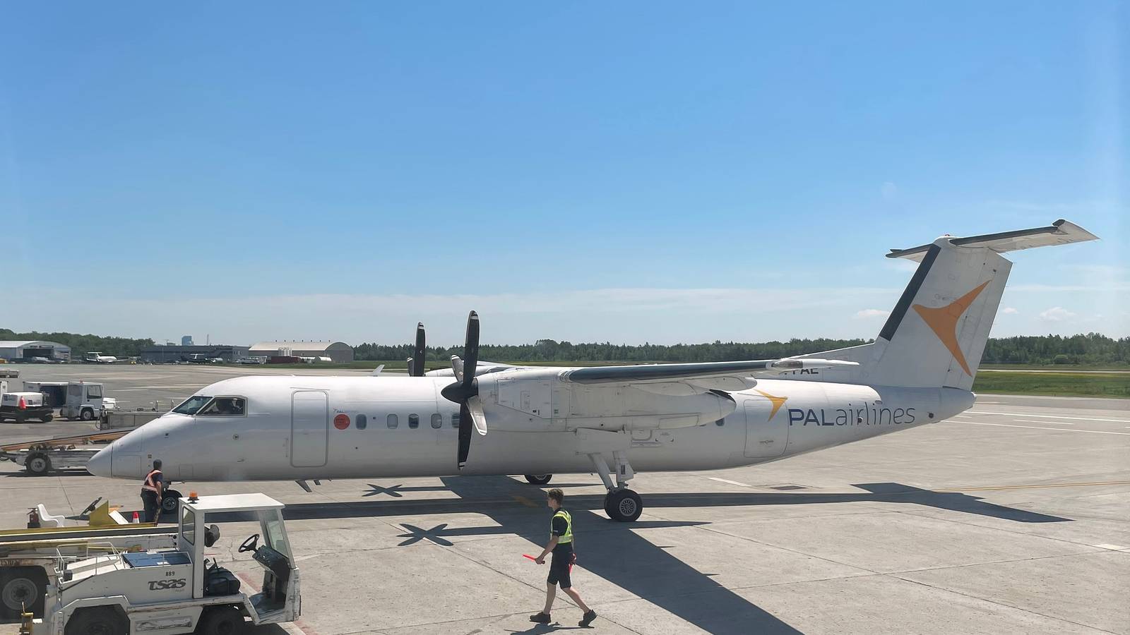 Halifax Airport Removes Damaged PAL Airlines Dash 8-400 From Runway