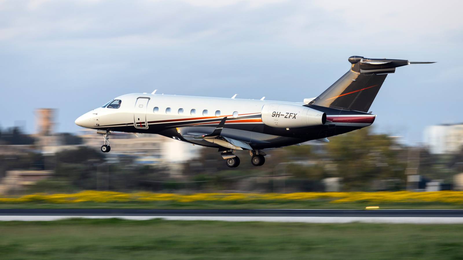 Flexjet Raises Over $550 Million Via Unsecured Notes