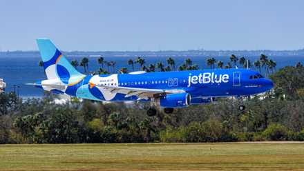 JetBlue Airways Airbus A320-232 (N566JB) landing at Tampa International Airport.
