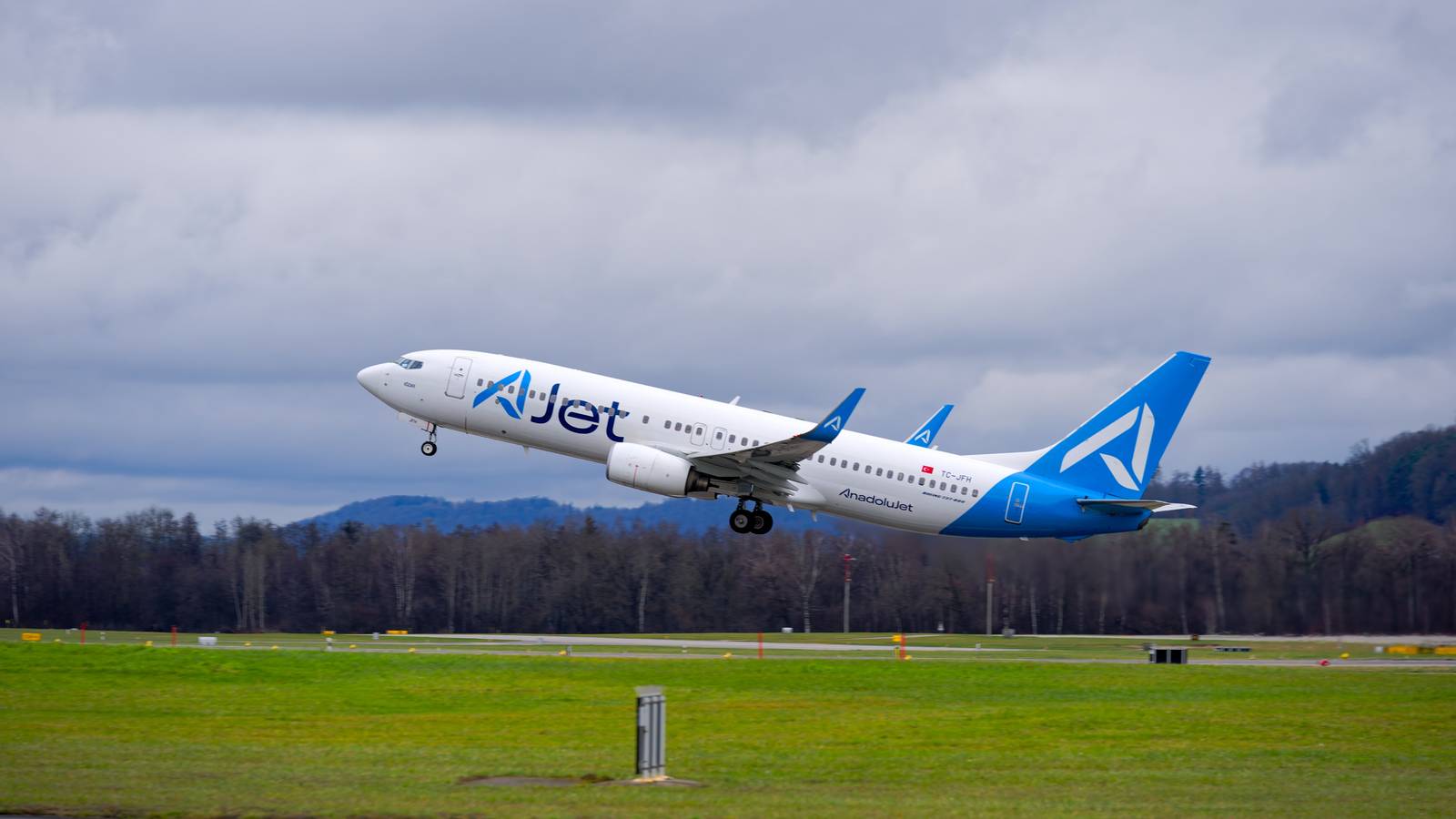 Turkey's AJet Is Looking For 36 Planes To Address Boeing Delays