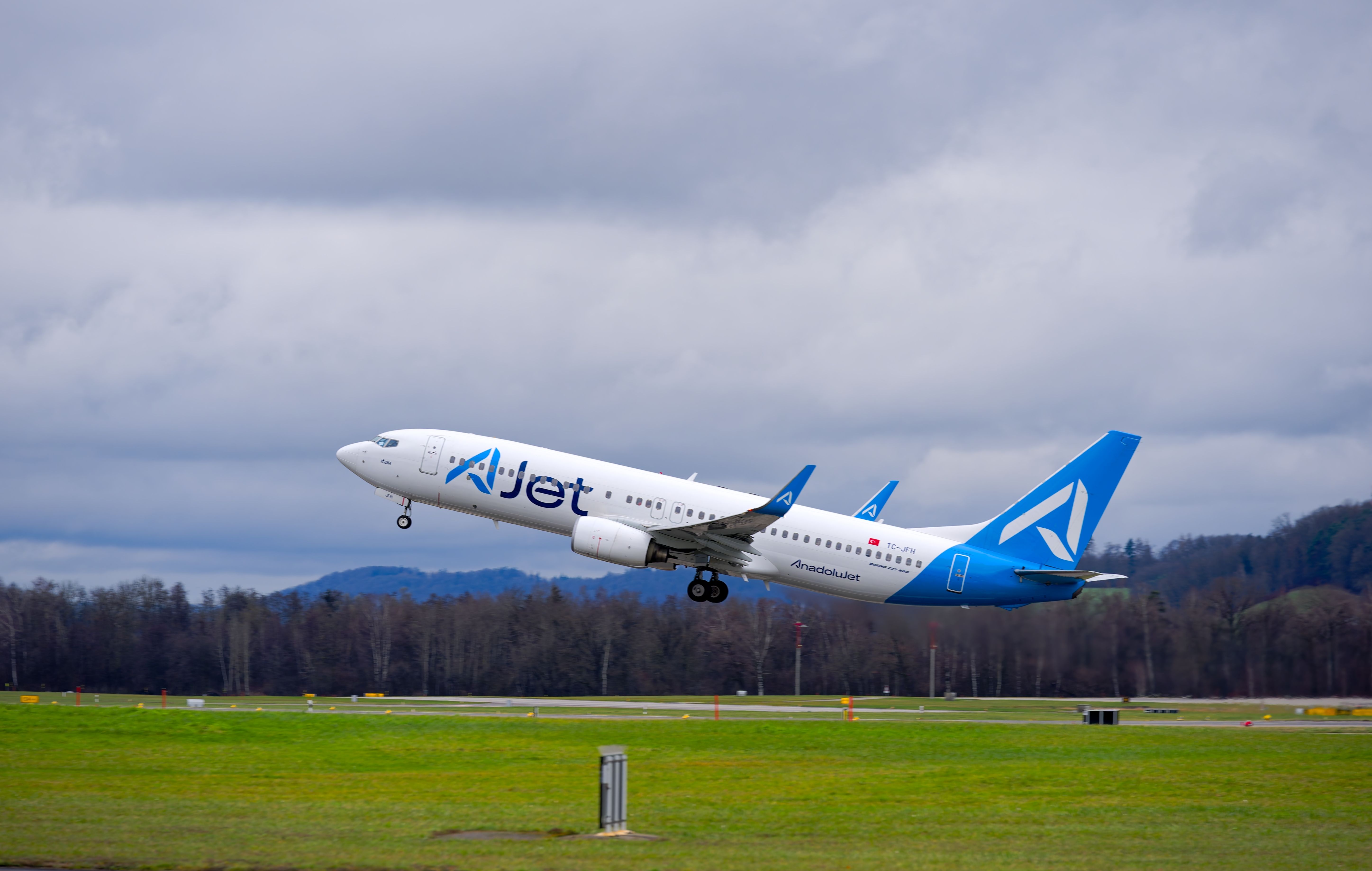 Turkey's AJet Is Looking For 36 Planes To Address Boeing Delays