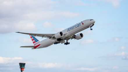 American Airlines Boeing 777-300ER (N725AN) departing from London Heathrow Airport.