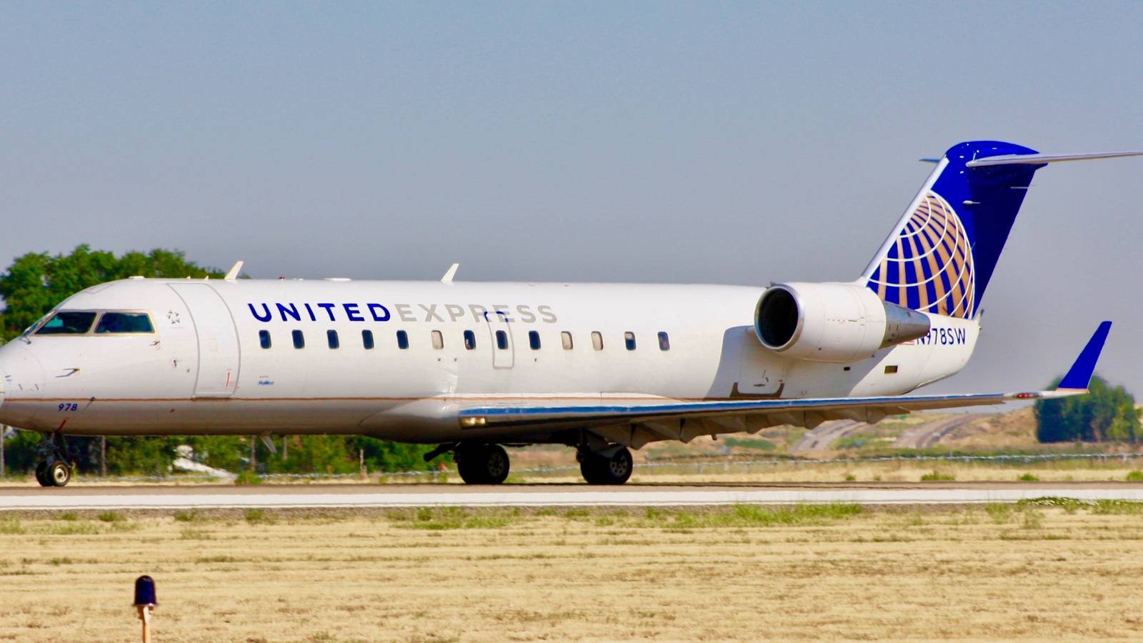 Chicago-Bound United Express Bombardier CRJ200 Diverts To Dayton Due To Cabin Smoke