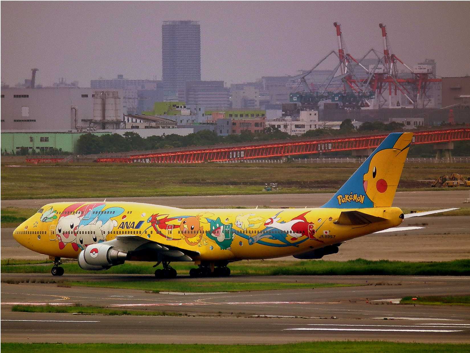 ANA Boeing 747 pokemon livery at tokyo haneda