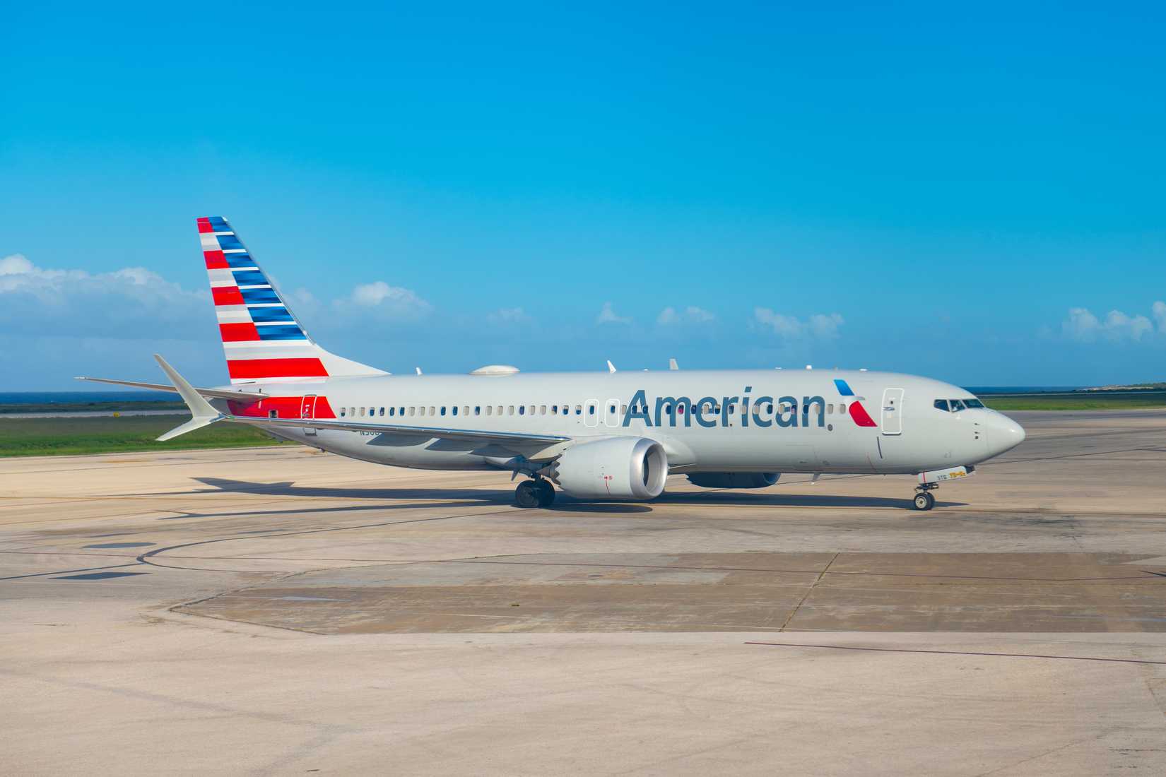 American Airlines Boeing 737 MAX 8 taxiing 