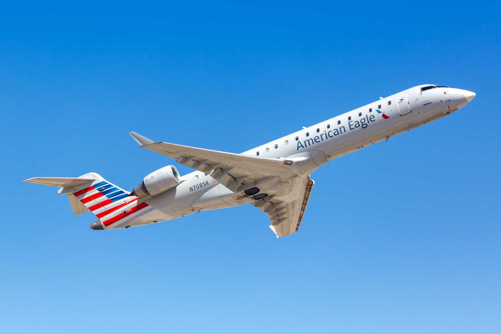 American Eagle CRJ700 departing PHX 