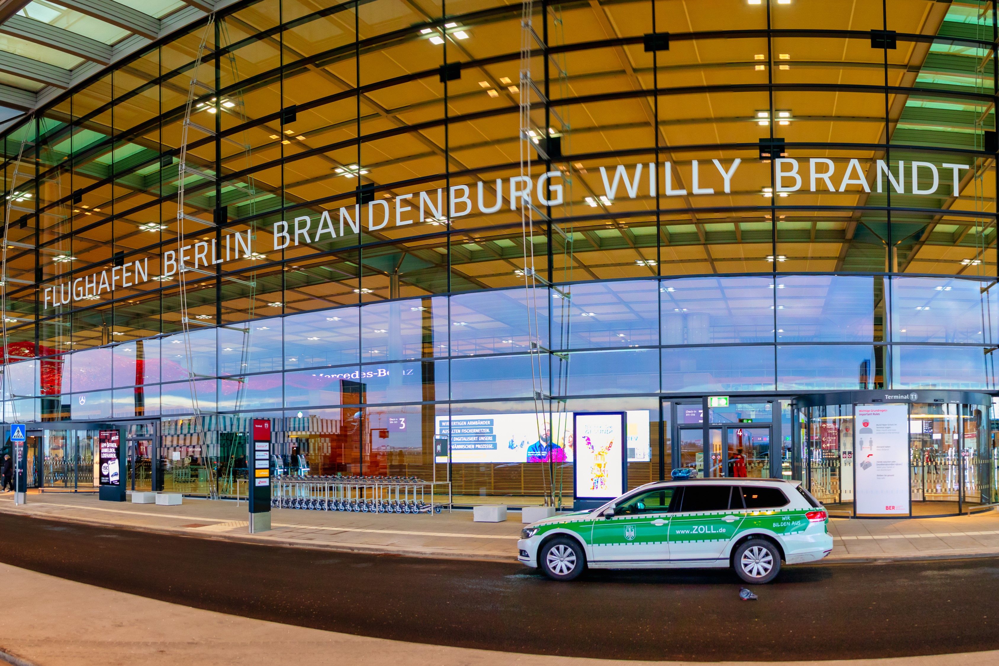 Abandoned: Volkswagen Golf Owes Berlin Airport $200,000+ In Parking Fees