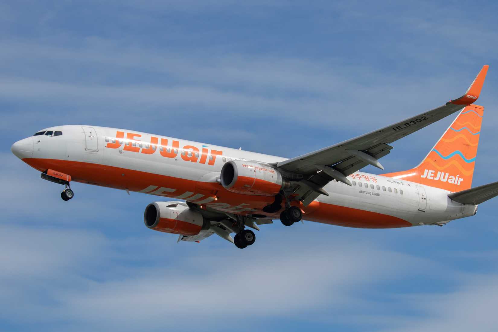 A Jeju Air Boeing 737-800 landing